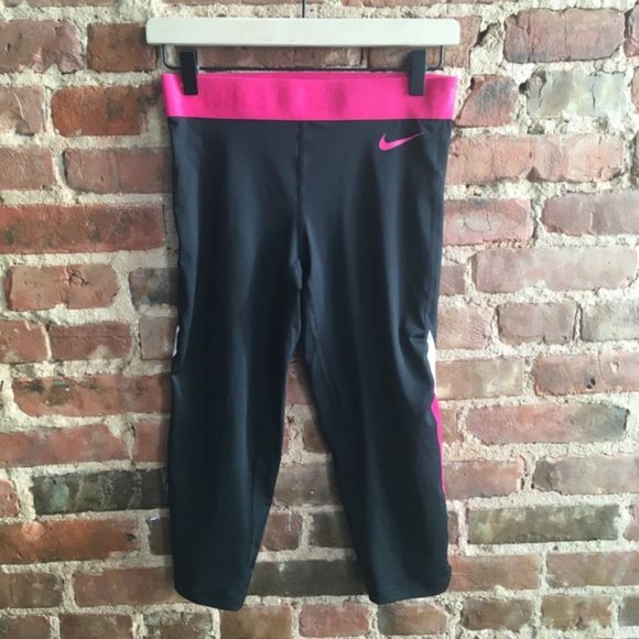 Nike Pants - Nike Pro Hypercool Crop Legging Size Medium
